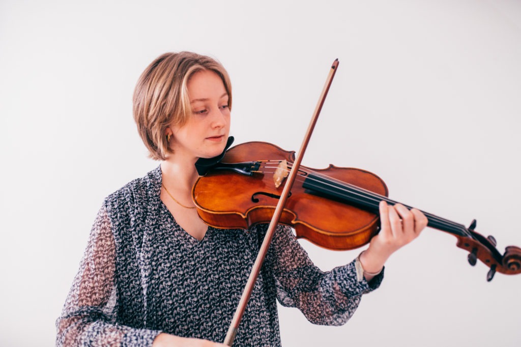 Isobel Adams  viola young artist-in-residence